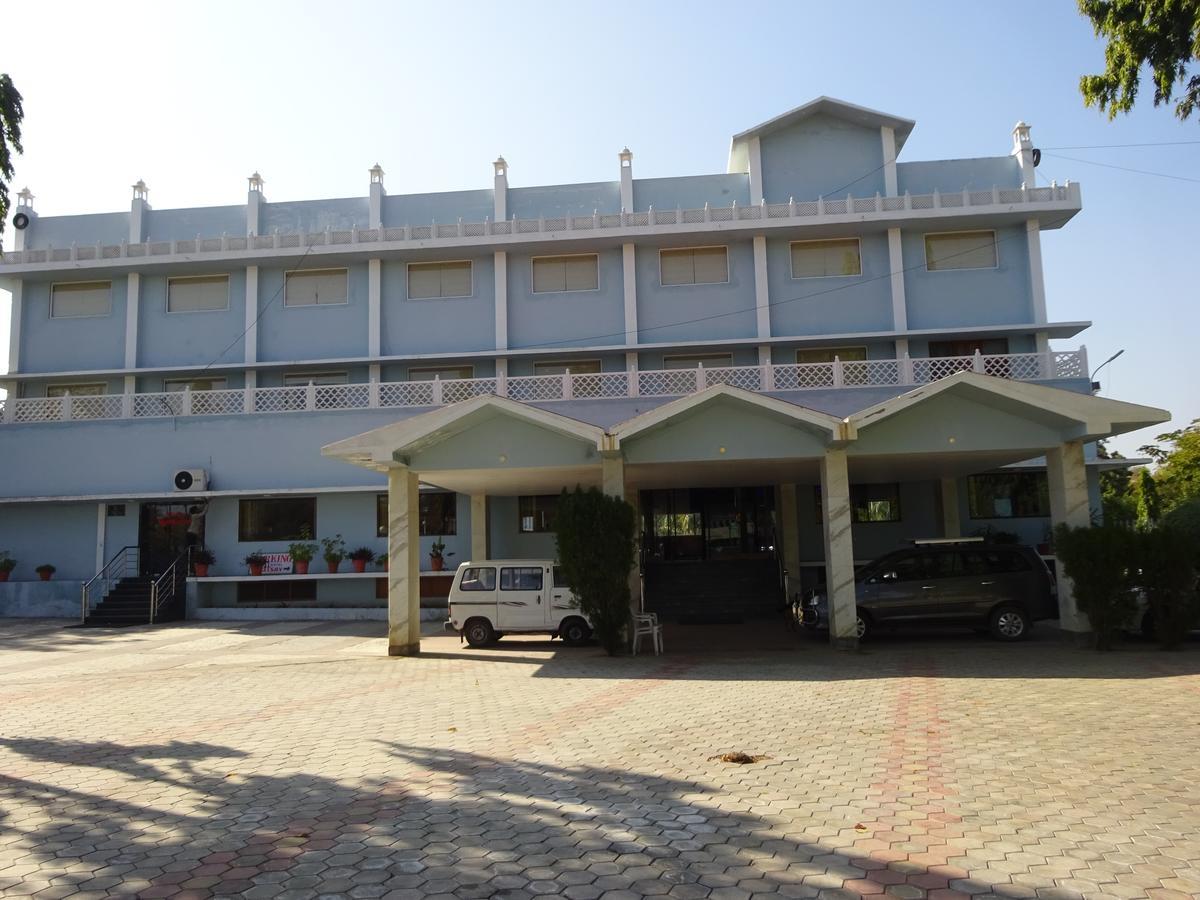 Nāthdwāra Hotel Utsav מראה חיצוני תמונה