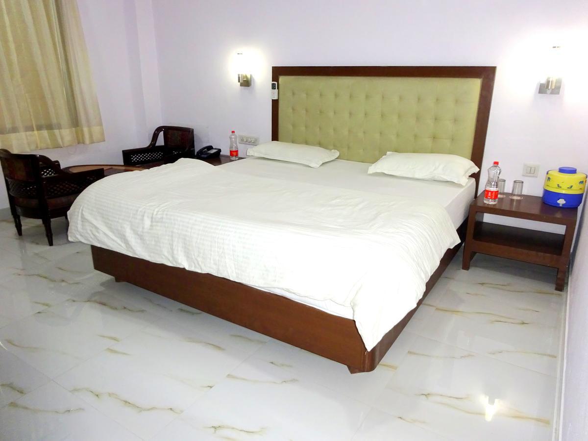 Nāthdwāra Hotel Utsav מראה חיצוני תמונה